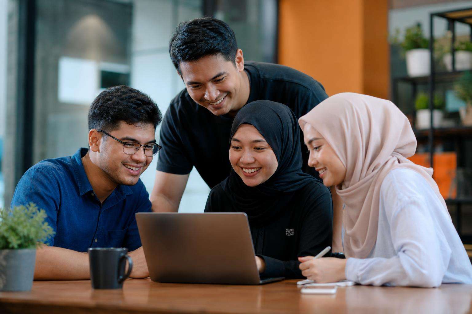 Peer to Peer Learning in Malaysia: How to Build Structured, Measurable Training That Works 1 Learners participating in peer-driven training during an online learning session